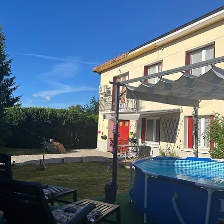 Apartamento Gite Du St Martin Oradour-Fanais Exterior foto
