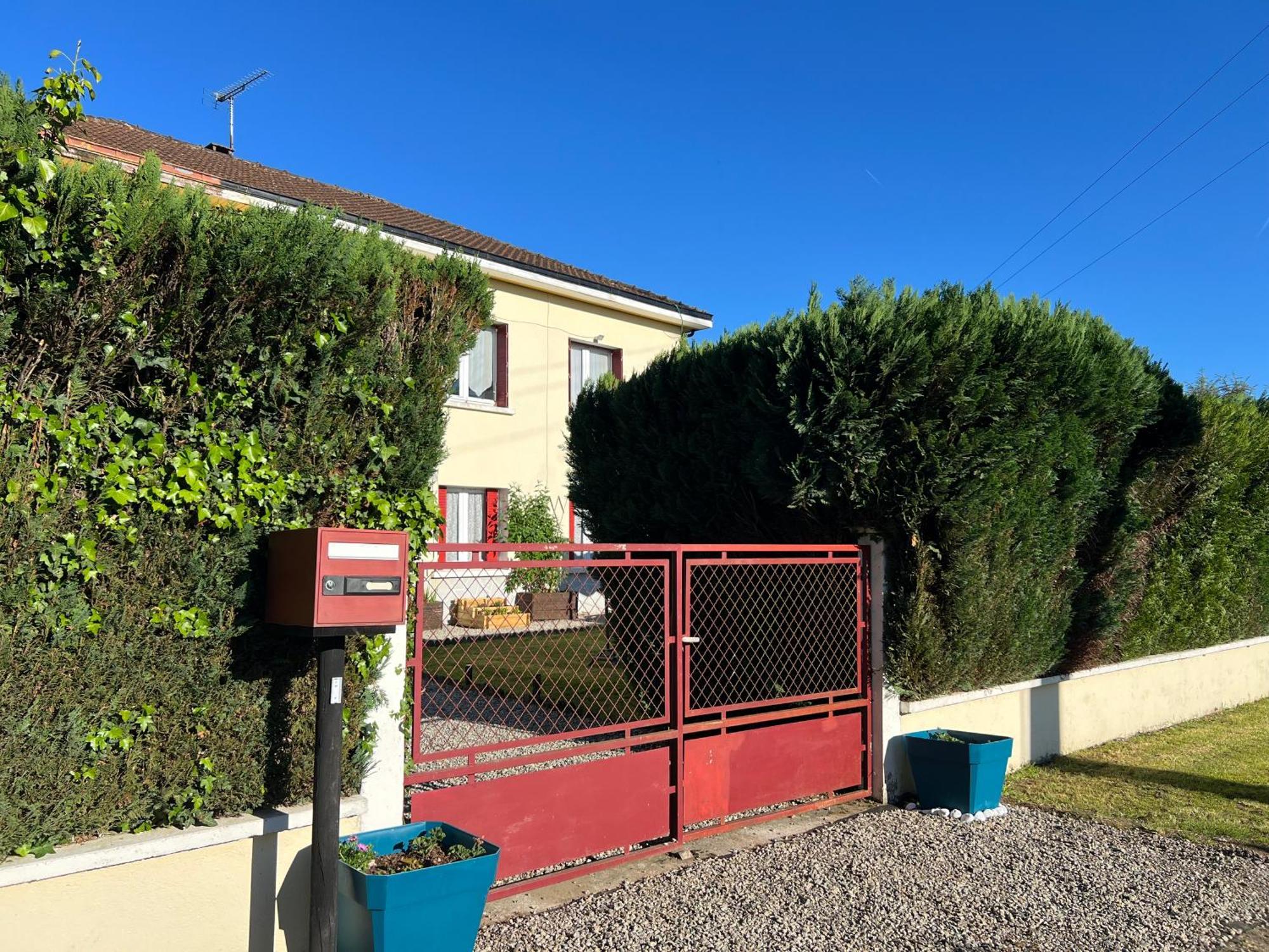 Apartamento Gite Du St Martin Oradour-Fanais Exterior foto